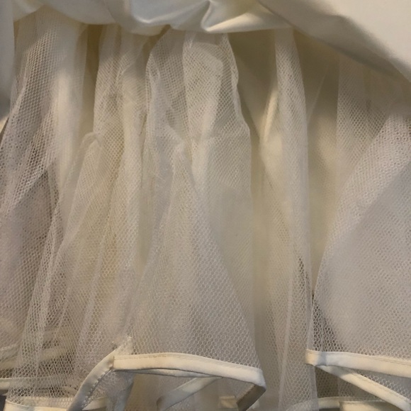 🎉🎉Host Pick!🎉🎉Flower Girl Tevolio Ivory Roses Tulle Dress - Picture 10 of 16